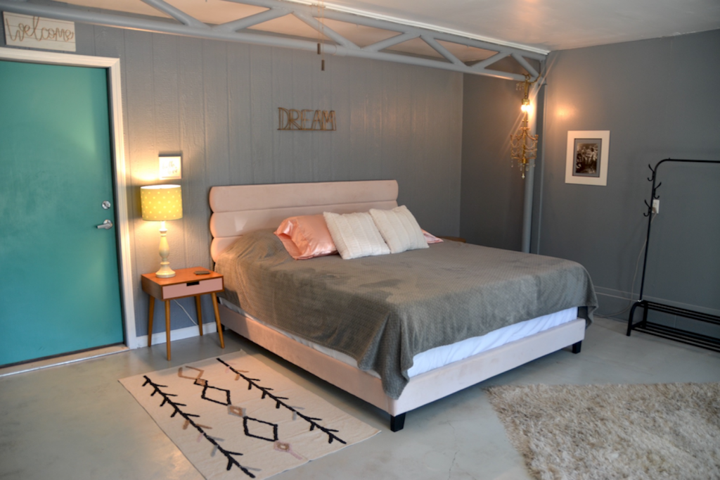 Stardust Retro Retreat - AMid-Century Modern vacation rental in Coleman, Texas - 3 bedrooms on 2 acres