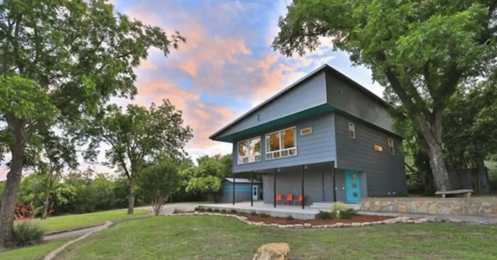 Stardust Retro Retreat - A Mid-Century Modern vacation rental in Coleman, Texas - 3 bedrooms on 2 acres